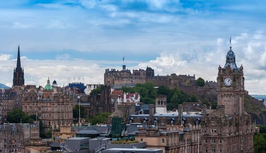 Wisata ke Edinburgh 2026 – Panduan Lengkap & Destinasi Wajib di Ibukota Skotlandia!